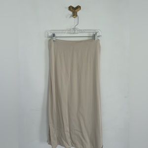 Time & Tru light tan pull on skirt Size Medium